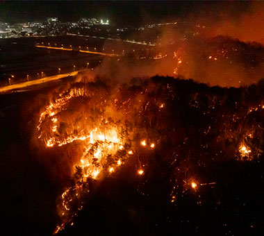 불길 속에서도 아이들의 희망을 잃지 않도록