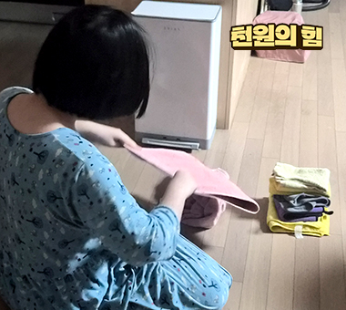 엄마의 빈 자리를 채우는 어린 엄마, 지안이