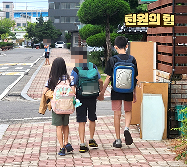 두 오빠를 지키는 아홉 살 지민이