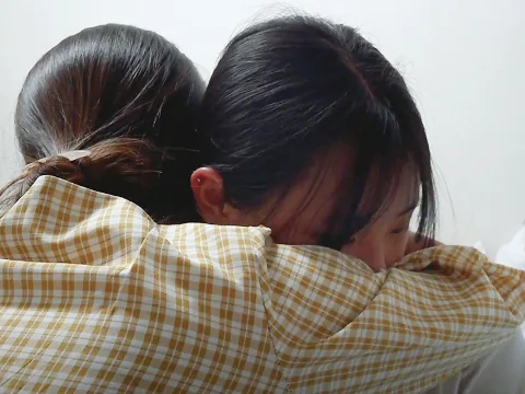 동생들과 함께 활동하는 소연이