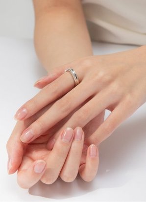 생명반지를 낀 손